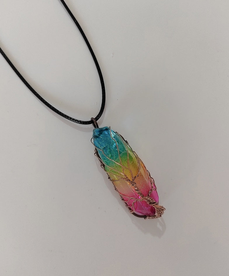 Collier avec pendentif en forme de pilier en cristal de l'arbre de vie Fabiana Stone