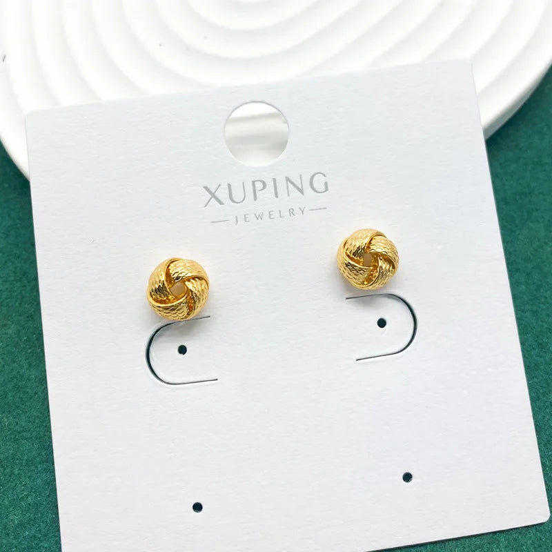 Pendientes sencillos de moda chapados en oro de 4k Pendientes con nudo chino Joyas para mujer Joyas con dijes Regalo de compromiso