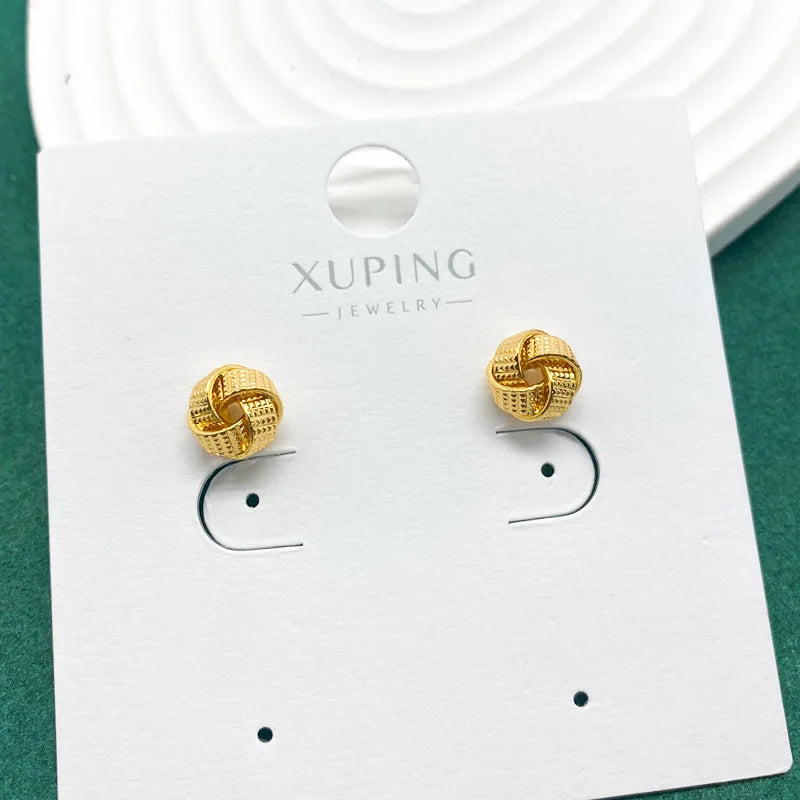 Pendientes sencillos de moda chapados en oro de 4k Pendientes con nudo chino Joyas para mujer Joyas con dijes Regalo de compromiso